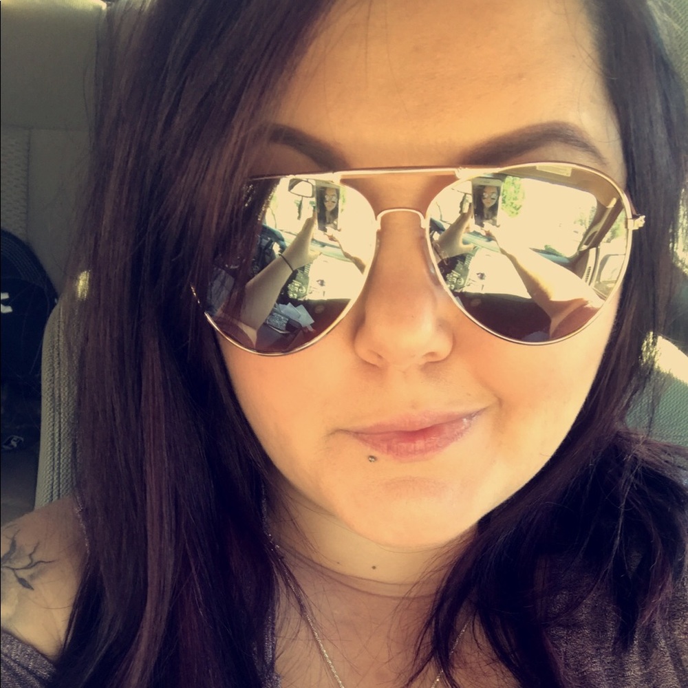 Meet your Posher, Laura